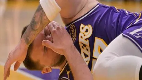 “卢卡库导演精彩翻盘，两回合连入三球，一役独中两元立功”